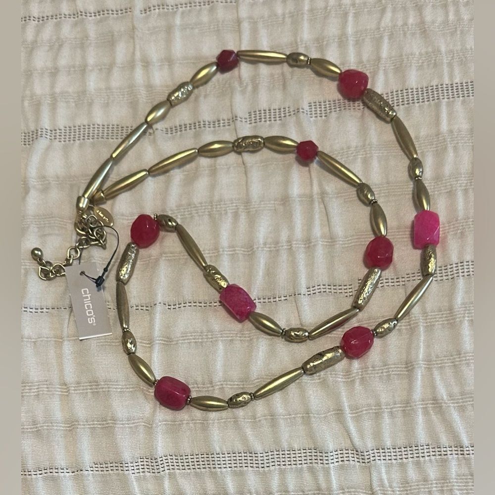 Chico’s Gold Tone Hot Pink‎ Necklace Statement Agate Glass Lucite Beads